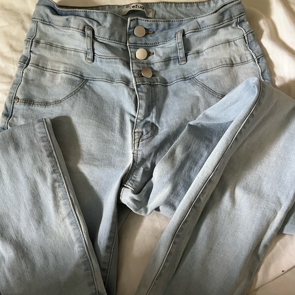 Light wash refuge jeans size 6